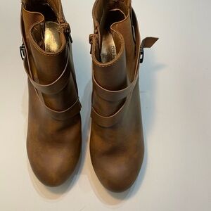 Dominique  Nicole Brown Ankle Boots Size 9W SB-AR